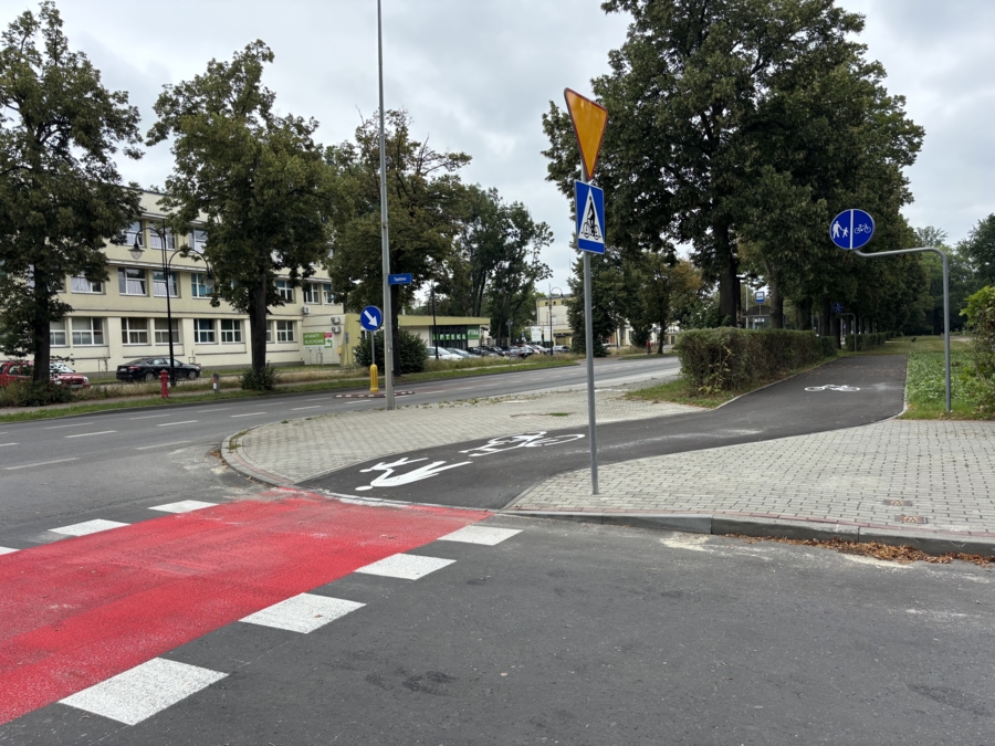 Na zdjęciu wyremontowana ścieżka rowerowa